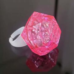 Nessiworld  Kristal Tasarımlı Led Glow Işıklı 3 Modlu Pembe Yüzük 3.5 x 5 cm