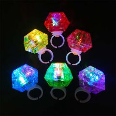 Nessiworld  Kristal Tasarımlı Led Glow Işıklı 3 Modlu Pembe Yüzük 3.5 x 5 cm