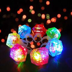 Nessiworld  Kristal Tasarımlı Led Glow Işıklı 3 Modlu Pembe Yüzük 3.5 x 5 cm