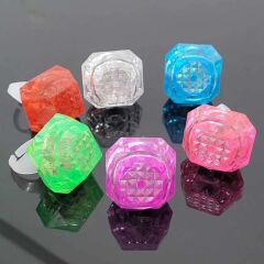 Nessiworld  Kristal Tasarımlı Led Glow Işıklı 3 Modlu Pembe Yüzük 3.5 x 5 cm