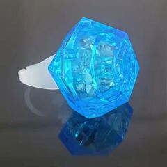 Nessiworld  Kristal Tasarımlı Led Glow Işıklı 3 Modlu Mavi Yüzük 3.5 x 5 cm