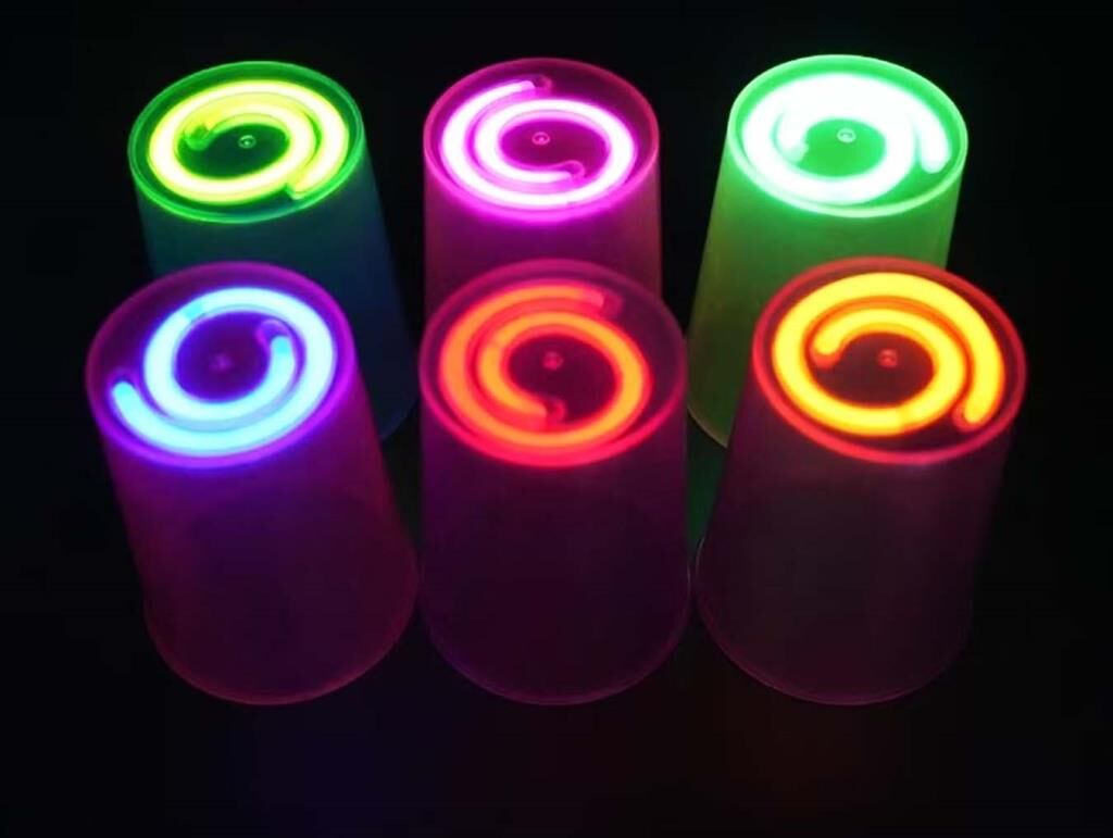 Nessiworld  Karanlıkta Yanan Gece Işığı Mega Glow Bardaklar 8 Adet 8.5 x 10.5 cm
