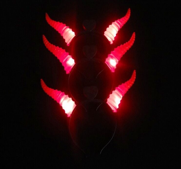Nessiworld Kırmızı Renk Led Işıklı Kıvrımlı Boynuz Taç 27x18 cm