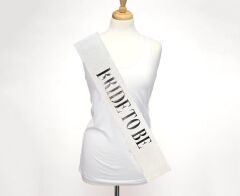 Nessiworld    Beyaz Üzeri Gümüş Büyük Bride To Be Yazılı Simli Işıltılı Kuşak Kemer 10x80 cm