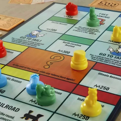 Nessiworld  Monopoly Knockout